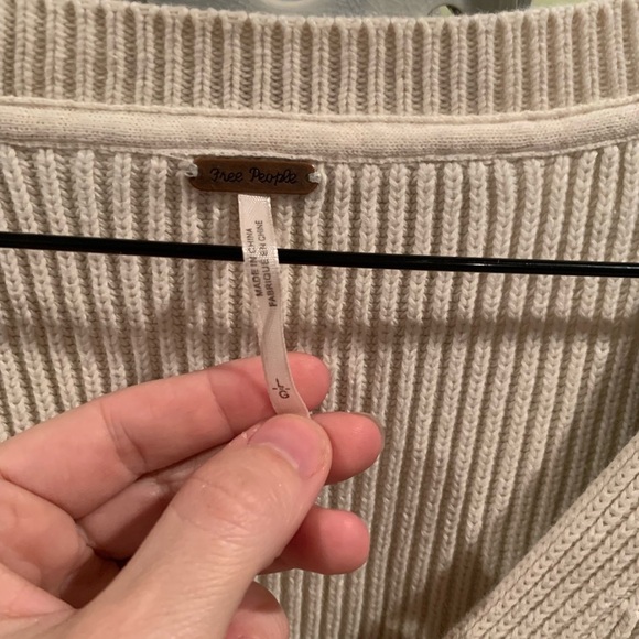 Free People Ribbed ALLURE Cream V-Neck Cozy Sweater Size Large - Picture 5 of 6